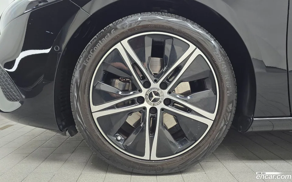 Mercedes-Benz A-Class A220 2024 — thumbnail 5