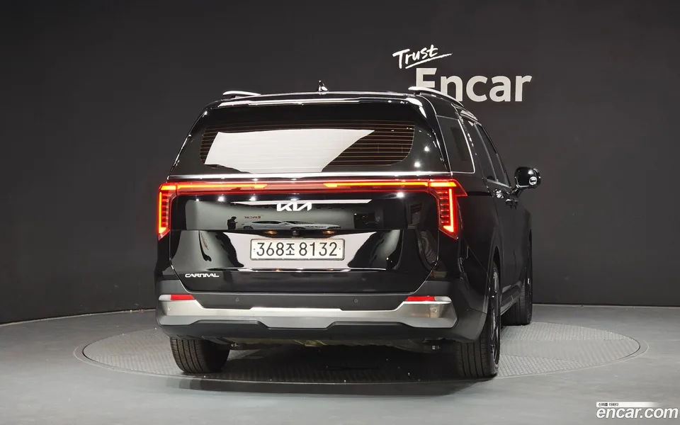 Kia Carnival 7 2023 — thumbnail 4