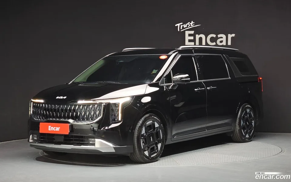 Kia Carnival 7 2023 — photo 1, buy with delivery to Moscow
