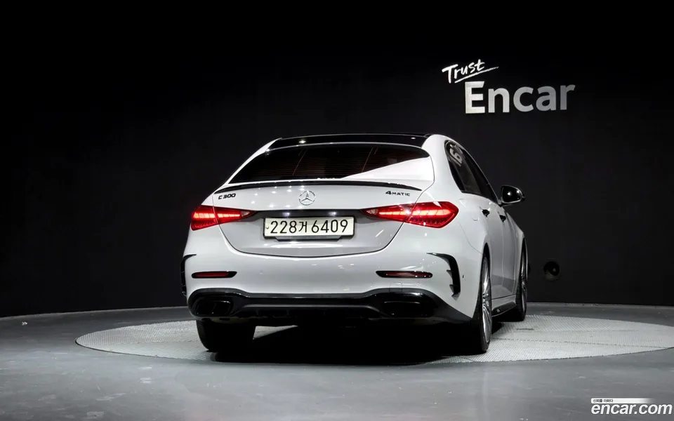 Mercedes-Benz C-Class C300 4MATIC AMG Line 2023 — thumbnail 4