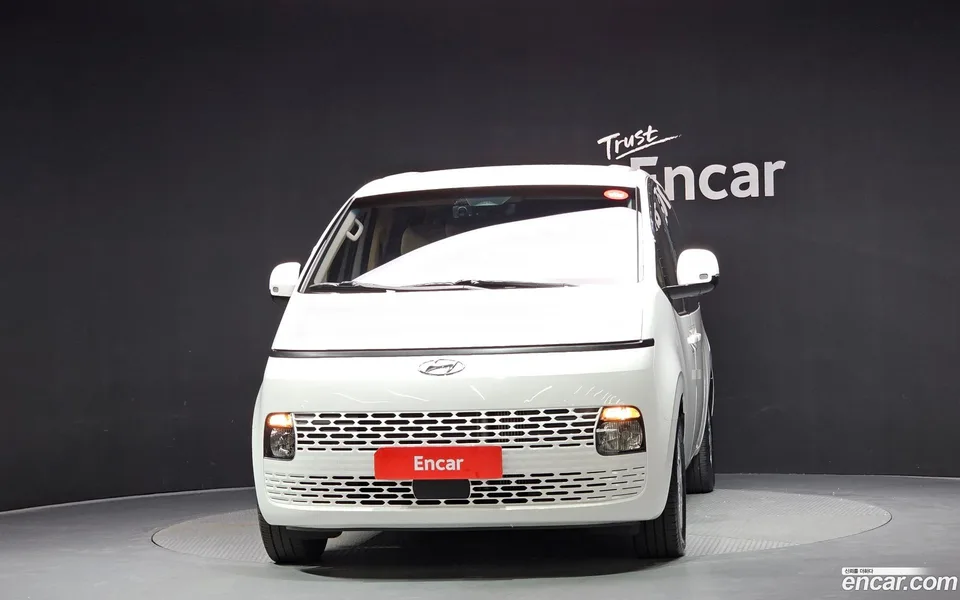 Hyundai Staria 9 2023 — thumbnail 3