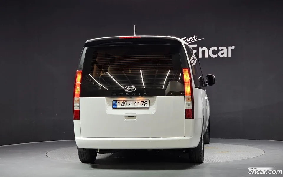Hyundai Staria 9 2023 — thumbnail 4