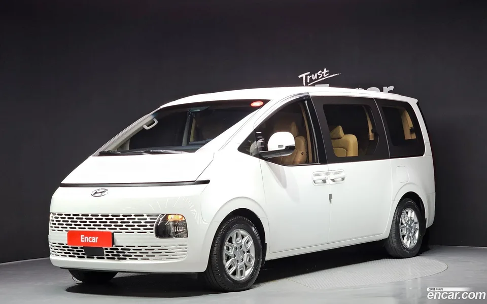 Hyundai Staria 9 2023 — photo 1, buy with delivery to Moscow