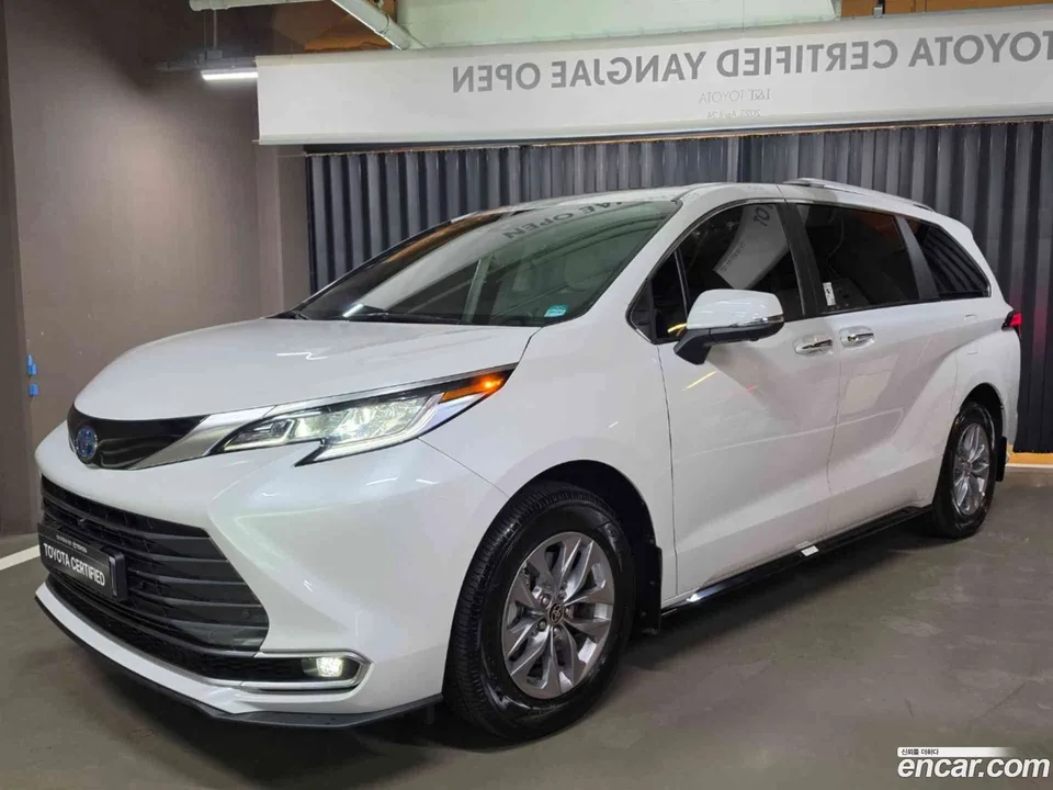 Toyota Sienna 2.5 AWD 2025 — photo 1, buy with delivery to Moscow