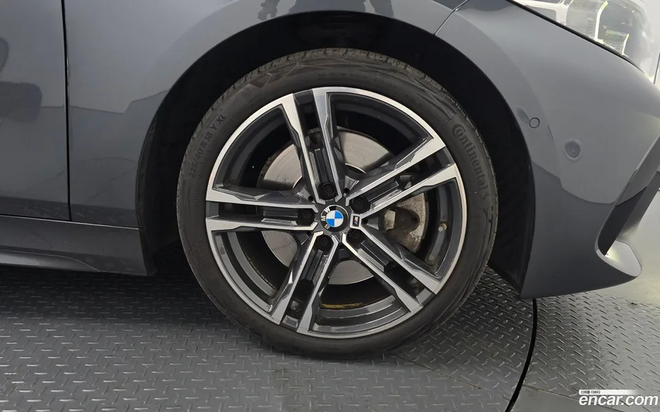 BMW 1 Series 120i M 2022 — thumbnail 2