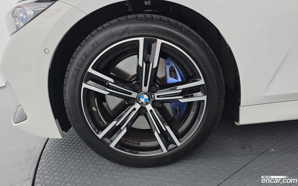 BMW 3 Series 320i M 2024 — thumbnail 2
