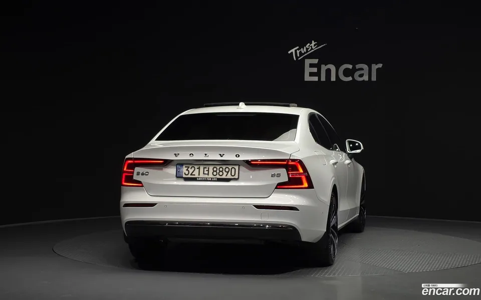 Volvo S60 B5 2024 — thumbnail 4