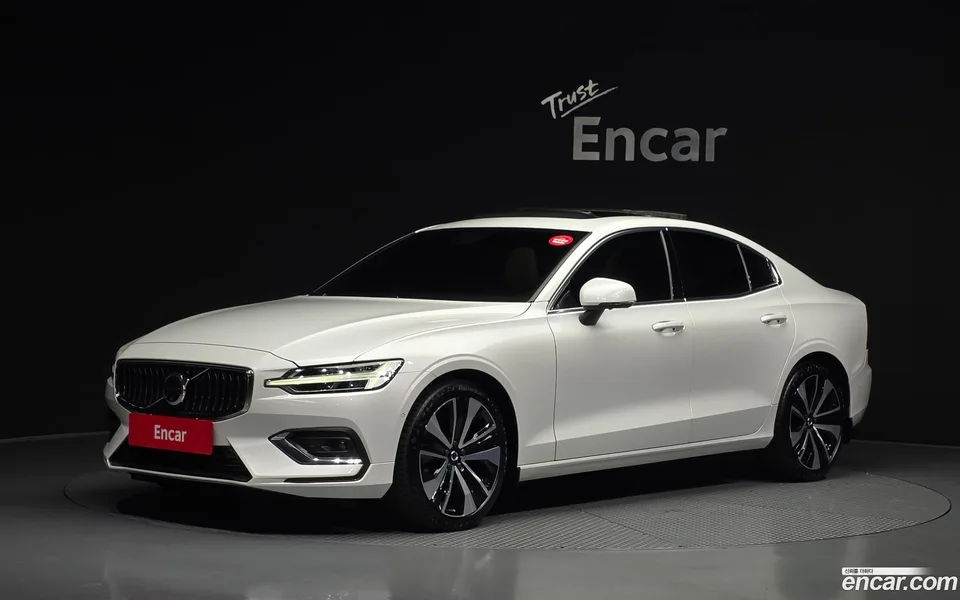 Volvo S60 B5 2024 — photo 1, buy with delivery to Moscow