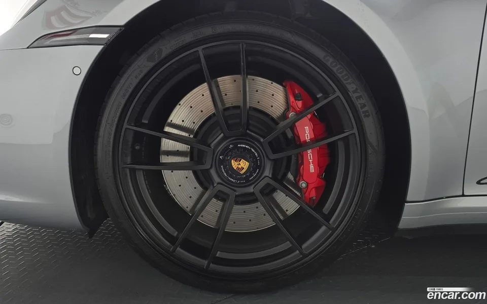 Porsche 911 (992) 4 GTS 2022 — thumbnail 2