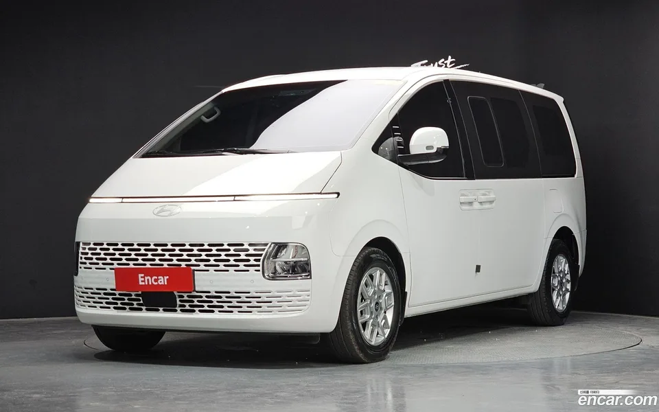 Hyundai Staria 5 2025 — photo 1, buy with delivery to Moscow