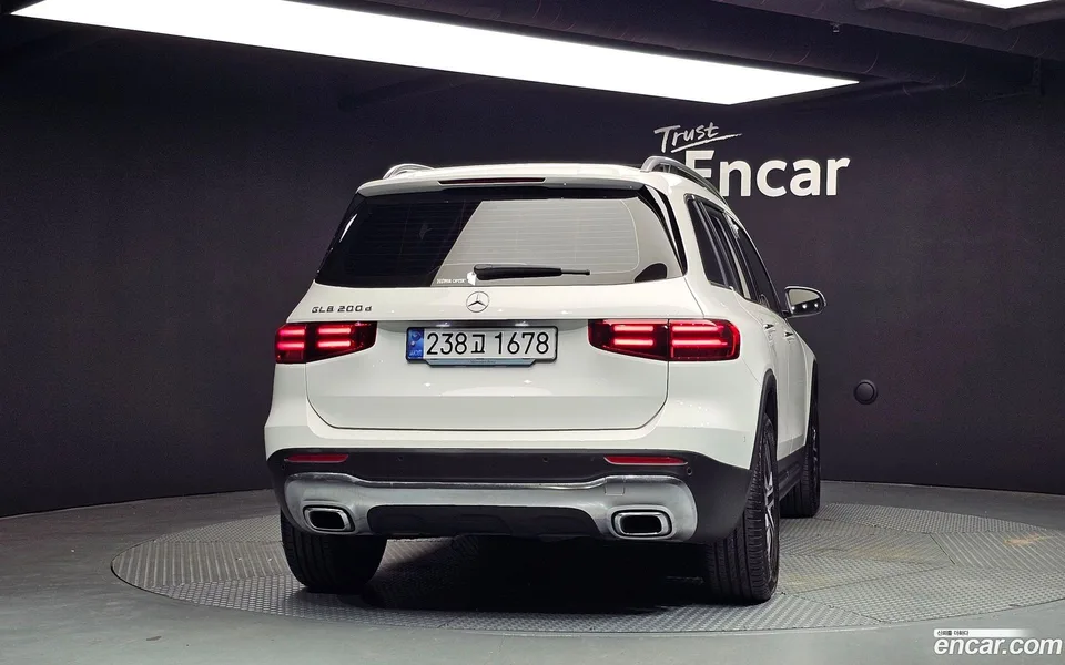 Mercedes-Benz GLB-Class GLB200 d 2024 — thumbnail 4