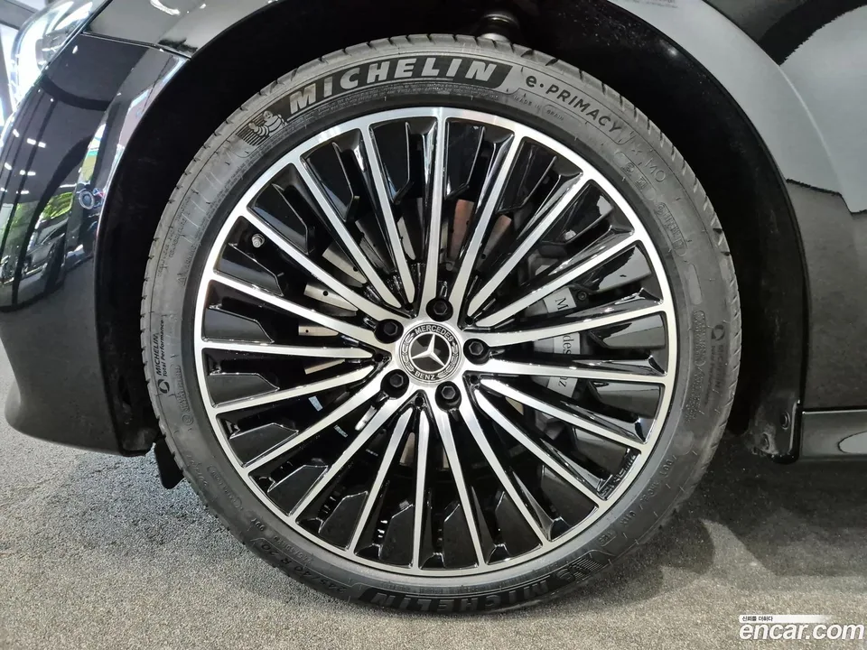 Mercedes-Benz E-Class E450 4MATIC 2025 — thumbnail 5