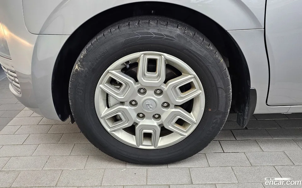 Hyundai Staria 5 2024 — thumbnail 2