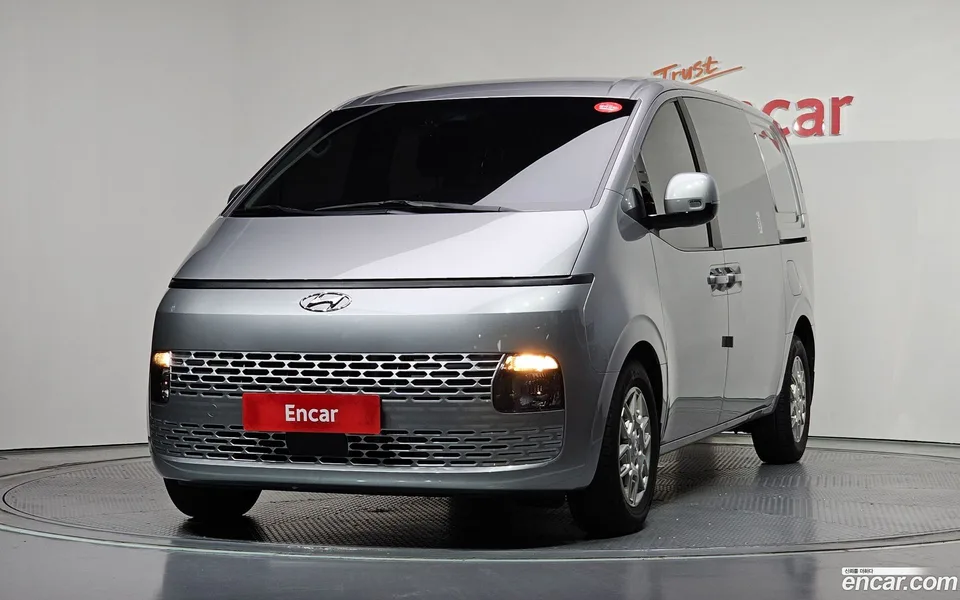 Hyundai Staria 5 2024 — photo 1, buy with delivery to Moscow