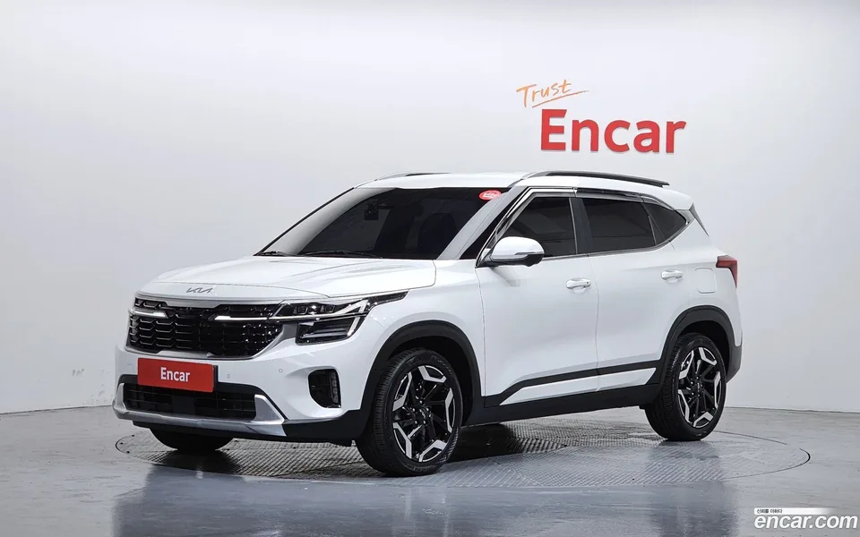 Kia Seltos 1.6 2WD 2023 — photo 1, buy with delivery to Moscow