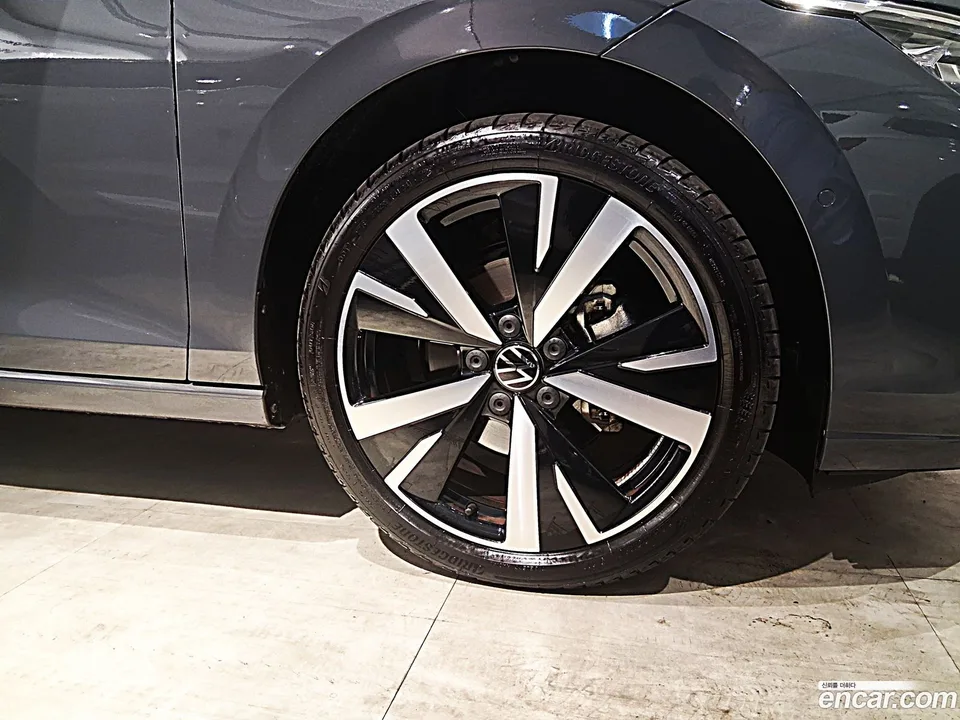 Volkswagen Golf 2.0 TDI 2025 — thumbnail 2