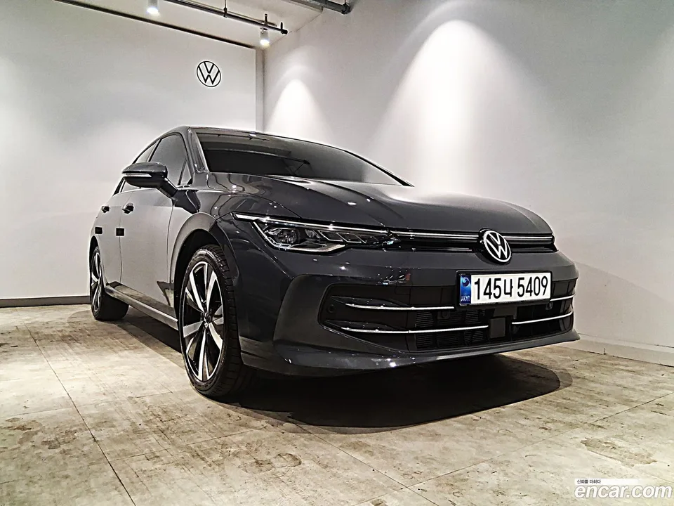 Volkswagen Golf 2.0 TDI 2025 — photo 1, buy with delivery to Moscow