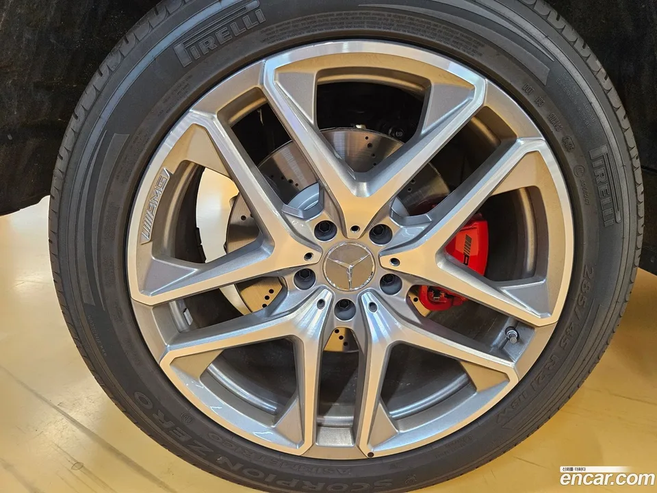 Mercedes-Benz G-Class AMG G63 2026 — thumbnail 2