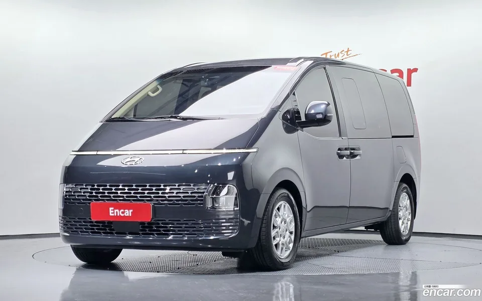 Hyundai Staria 5 2022 — photo 1, buy with delivery to Moscow