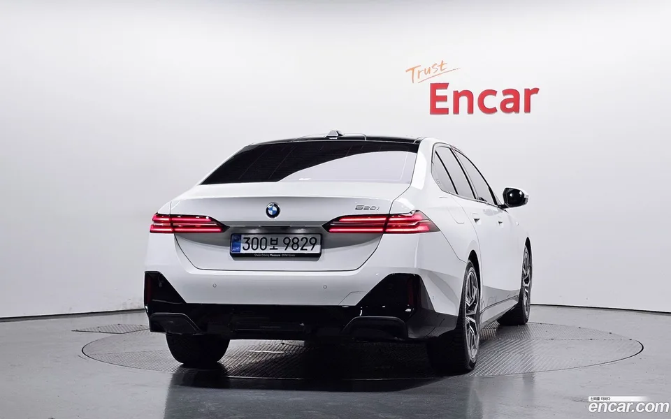 BMW 5 Series 520i M 2025 — thumbnail 4