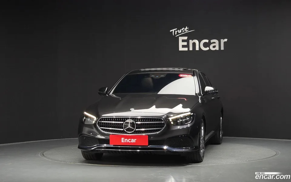 Mercedes-Benz E-Class E250 2023 — thumbnail 3