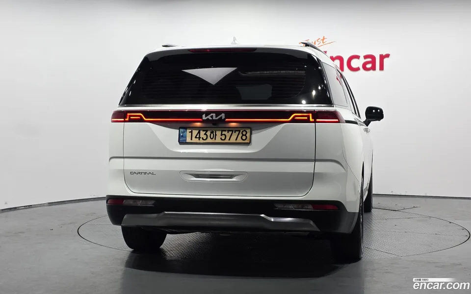 Kia Carnival 7 2023 — thumbnail 4