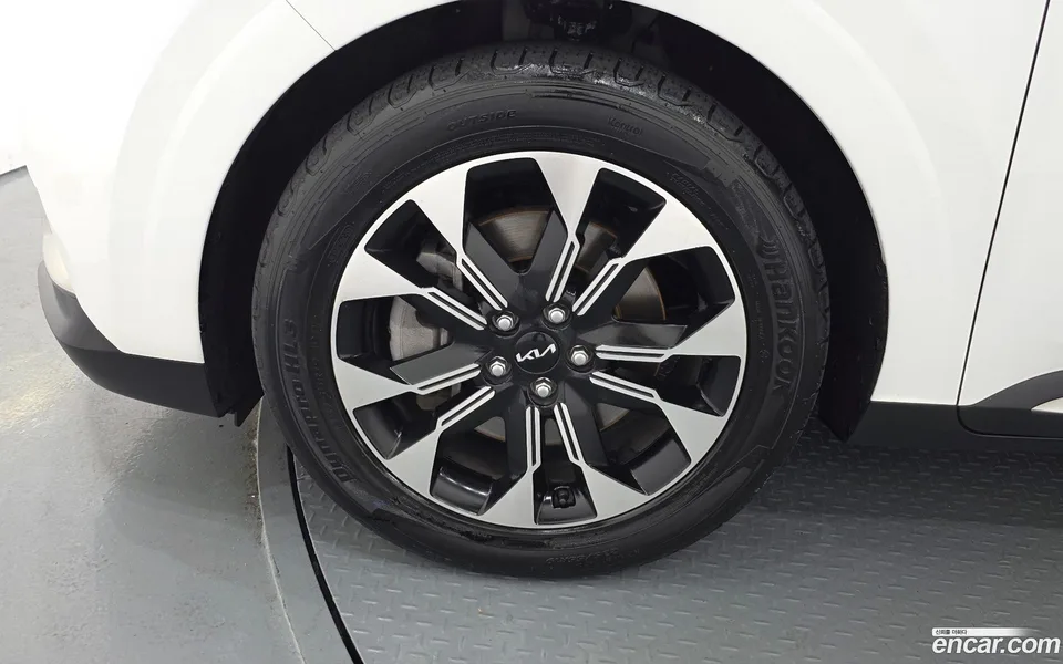 Kia Carnival 7 2023 — thumbnail 5