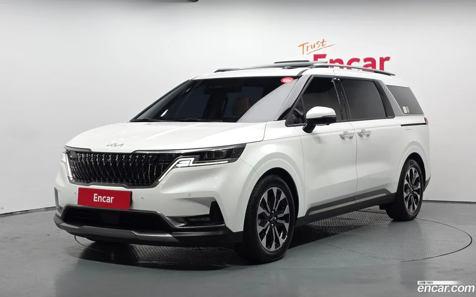 Kia Carnival 7 2023 — photo 1, buy with delivery to Moscow