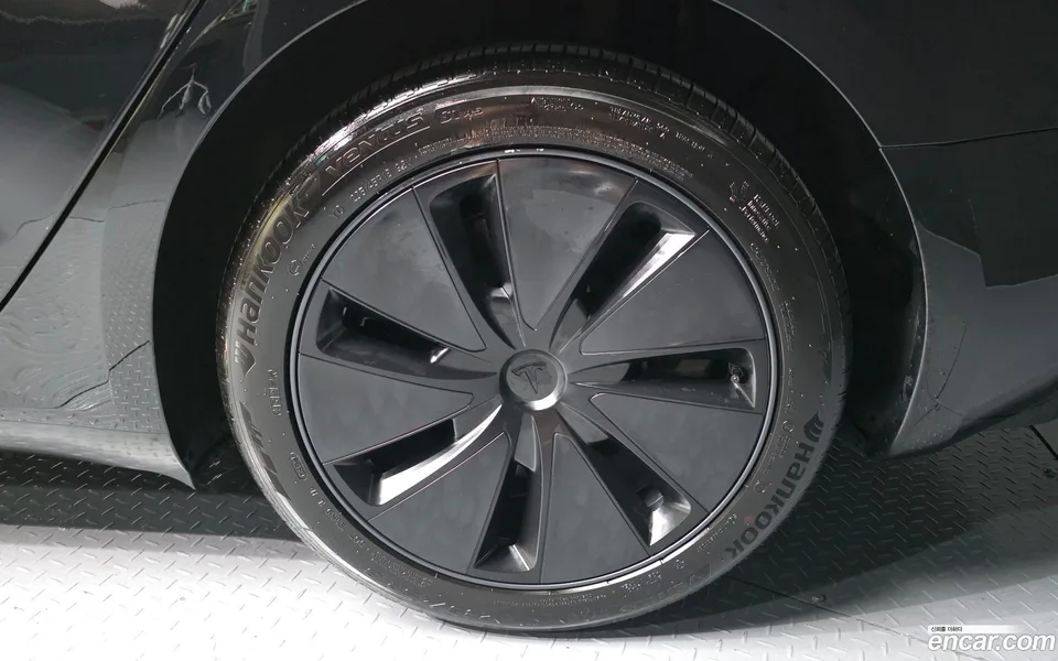 Tesla Model 3 AWD 2024 — thumbnail 2