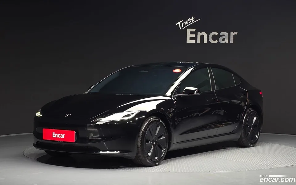 Tesla Model 3 AWD 2024 — photo 1, buy with delivery to Moscow