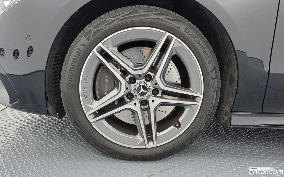 Mercedes-Benz CLA-Class CLA250 4MATIC 2024 — thumbnail 5