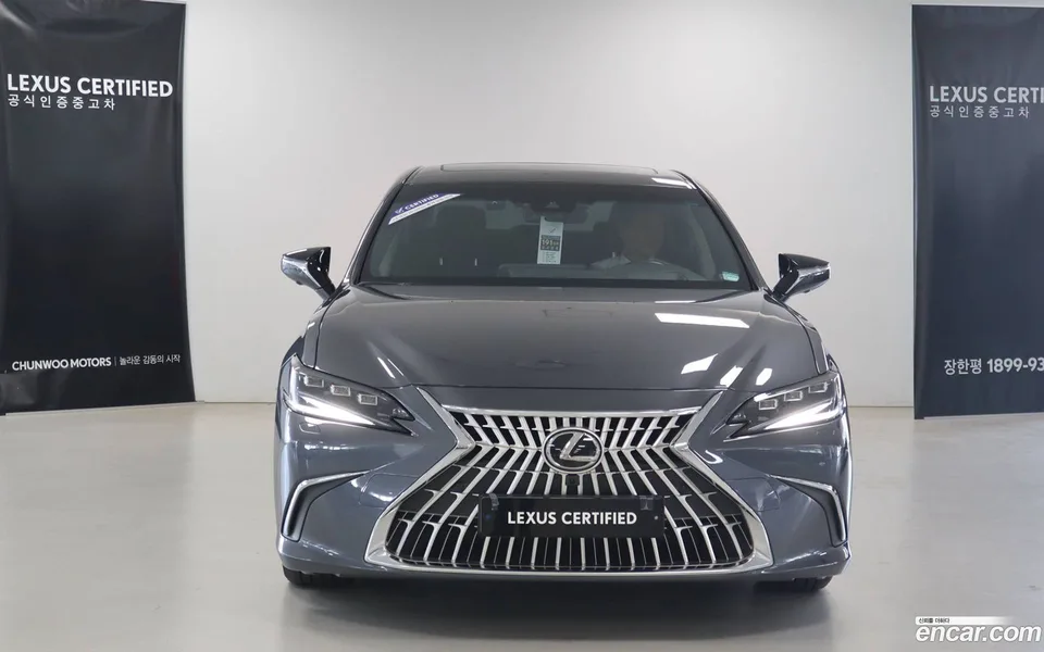 Lexus ES 300h 2025 — thumbnail 3