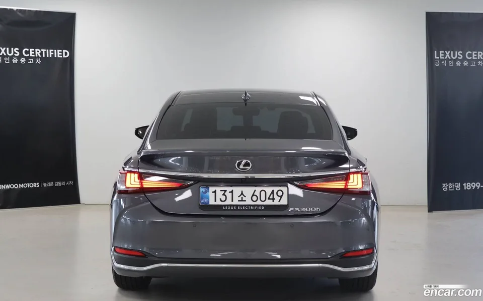 Lexus ES 300h 2025 — thumbnail 4