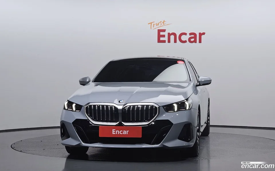 BMW 5 Series 530i xDrive M 2025 — thumbnail 3