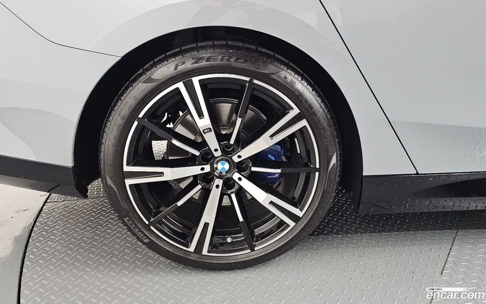BMW 5 Series 530i xDrive M 2025 — thumbnail 5