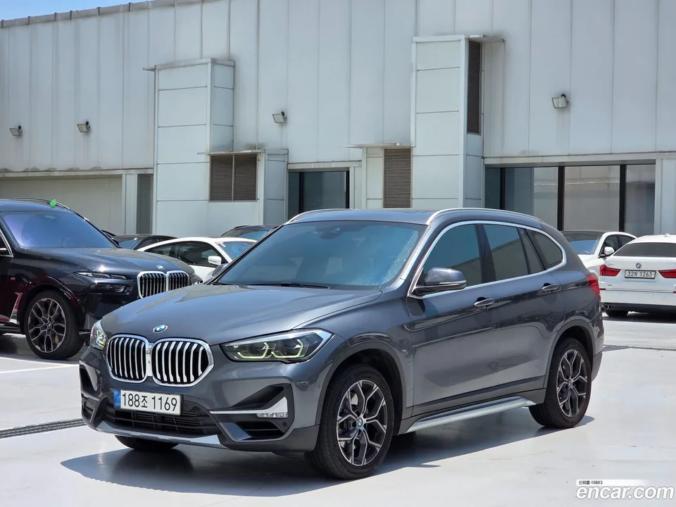 BMW X1 xDrive 20i xLine 2022 — photo 1, buy with delivery to Moscow