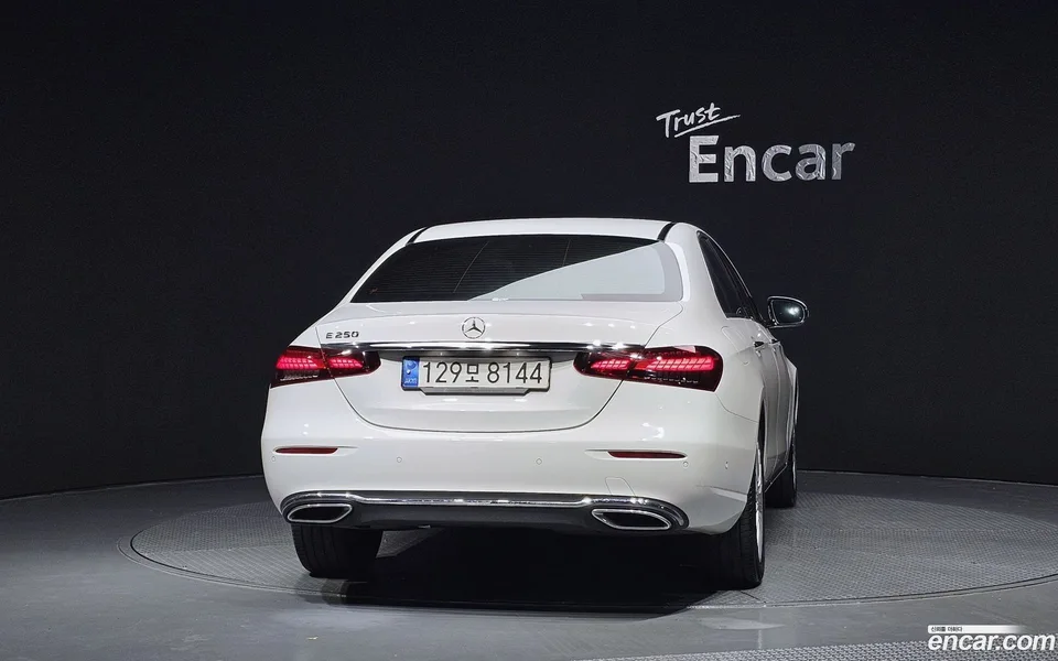 Mercedes-Benz E-Class E250 2022 — thumbnail 4