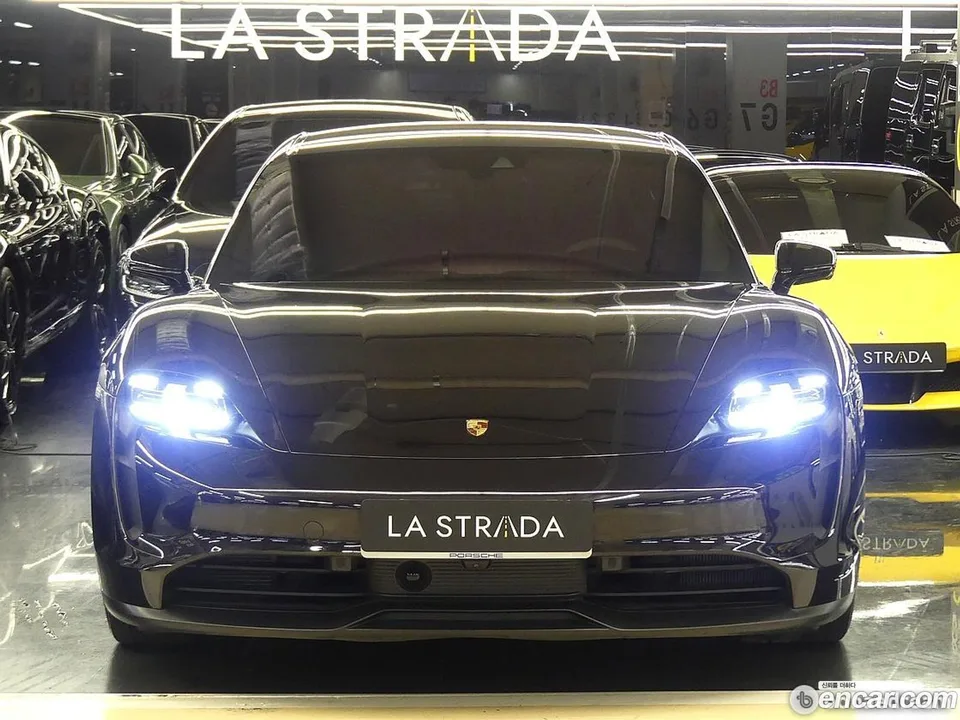 Porsche Taycan 2023 — photo 1, buy with delivery to Moscow