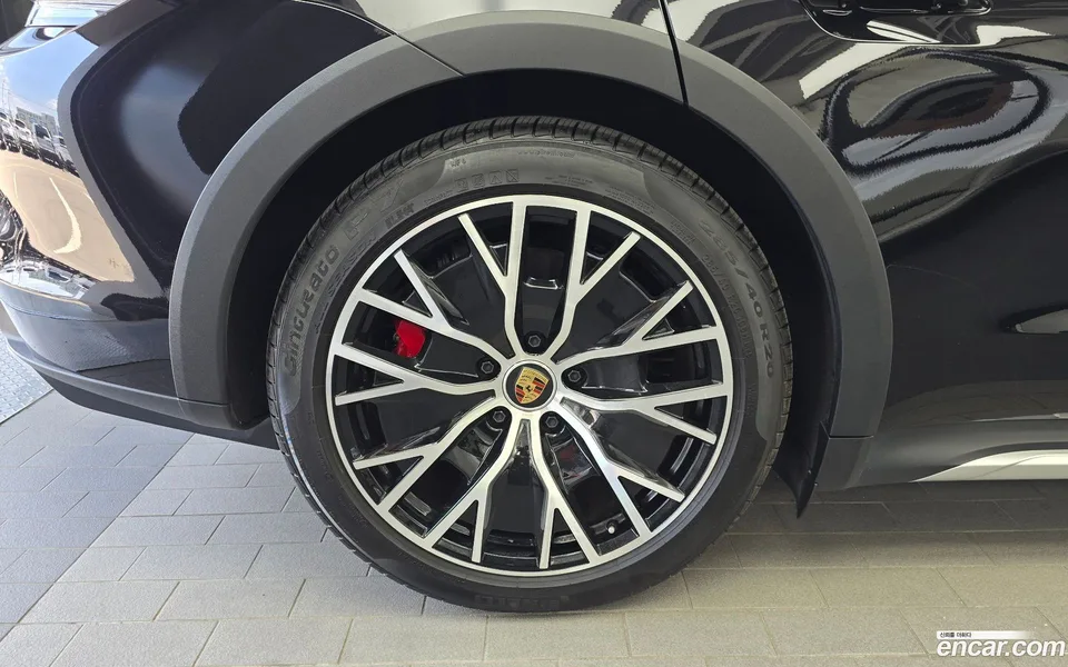 Porsche Taycan 4S 2023 — thumbnail 2