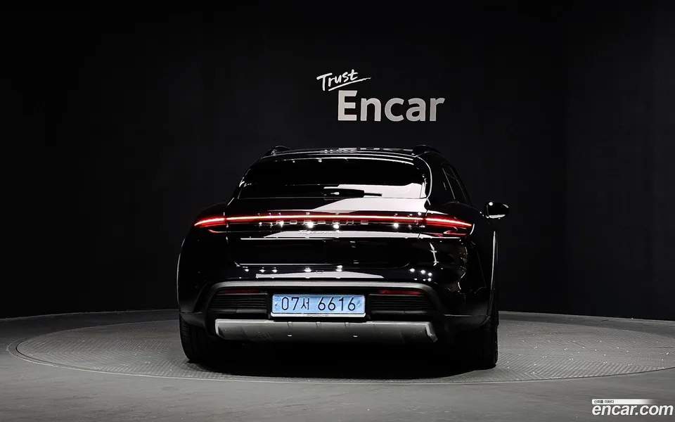 Porsche Taycan 4S 2023 — thumbnail 4