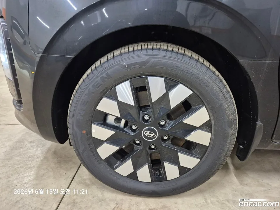 Hyundai Staria 9 2025 — thumbnail 2