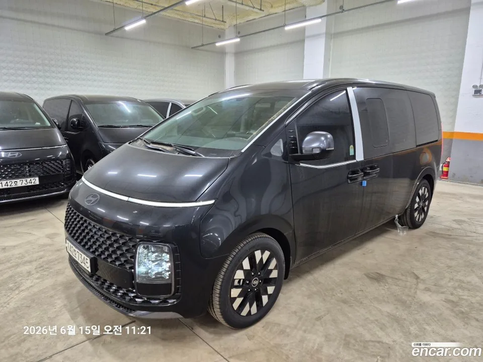 Hyundai Staria 9 2025 — photo 1, buy with delivery to Moscow