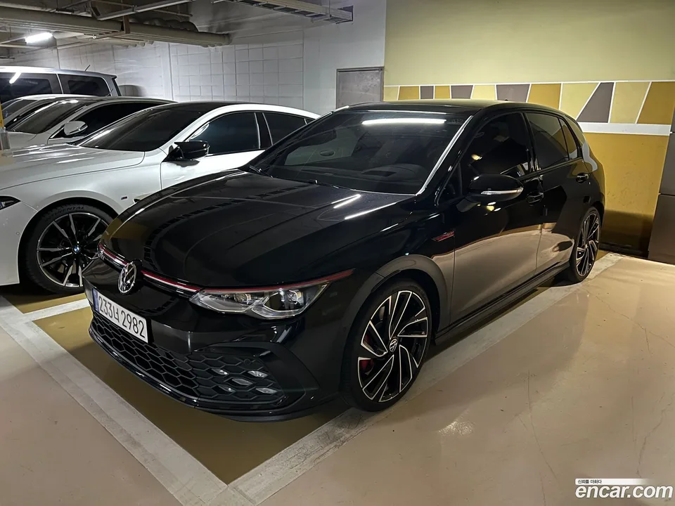 Volkswagen Golf 2.0 GTI 2023 — photo 1, buy with delivery to Moscow