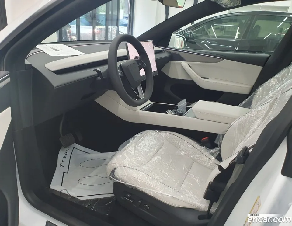 Tesla Model Y L AWD 2026 — thumbnail 2
