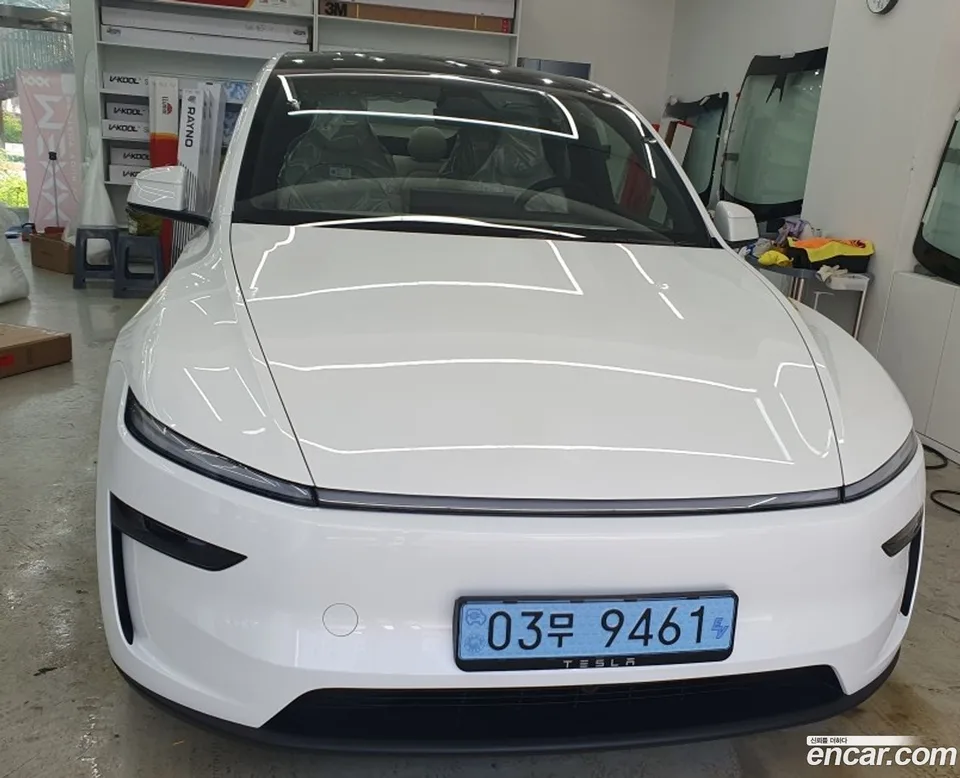 Tesla Model Y L AWD 2026 — thumbnail 3