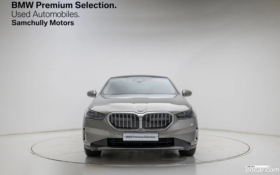 BMW 5 Series 530i xDrive 2025 — thumbnail 2