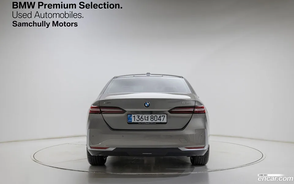 BMW 5 Series 530i xDrive 2025 — thumbnail 3