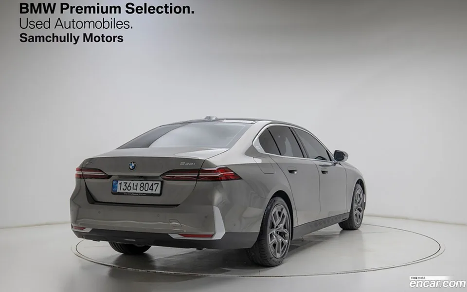 BMW 5 Series 530i xDrive 2025 — thumbnail 4