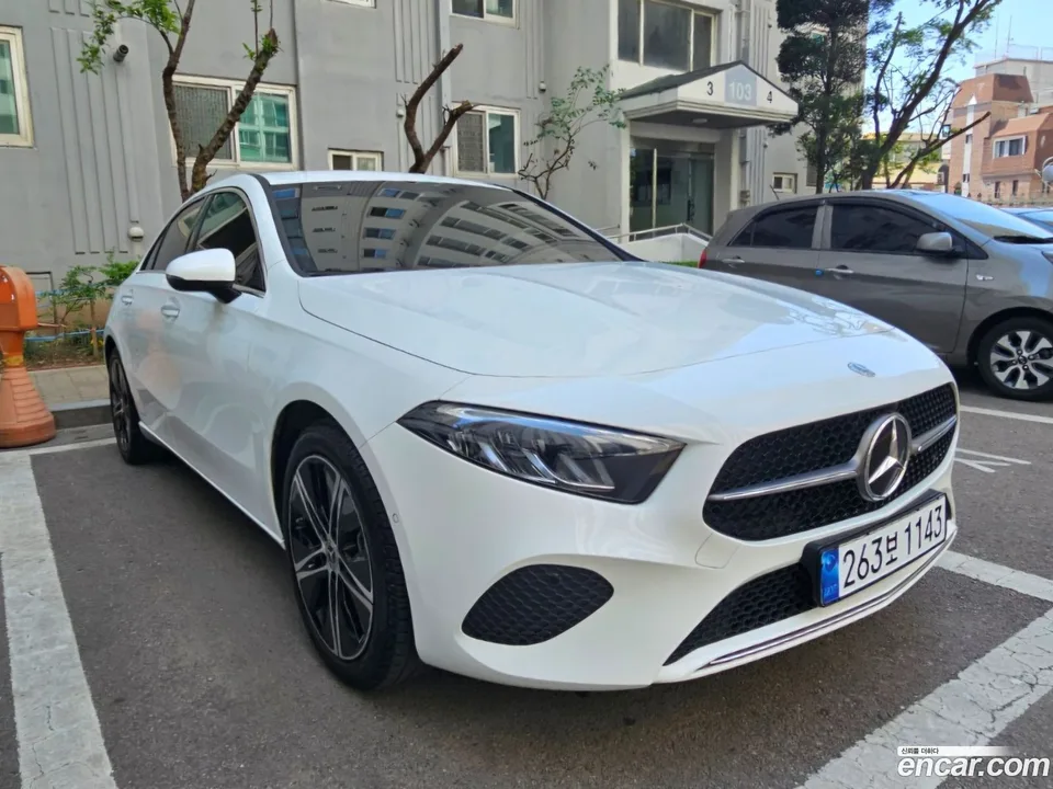 Mercedes-Benz A-Class A220 2024 — thumbnail 2