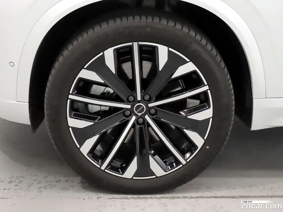 Volvo XC90 T8 2025 — thumbnail 5